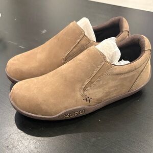 KURU Kuru KIVI, a classic leather slip-on designed for comfort and support.